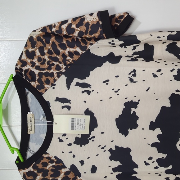 💥NWT Cow Print Cheetah Top - Picture 2 of 3